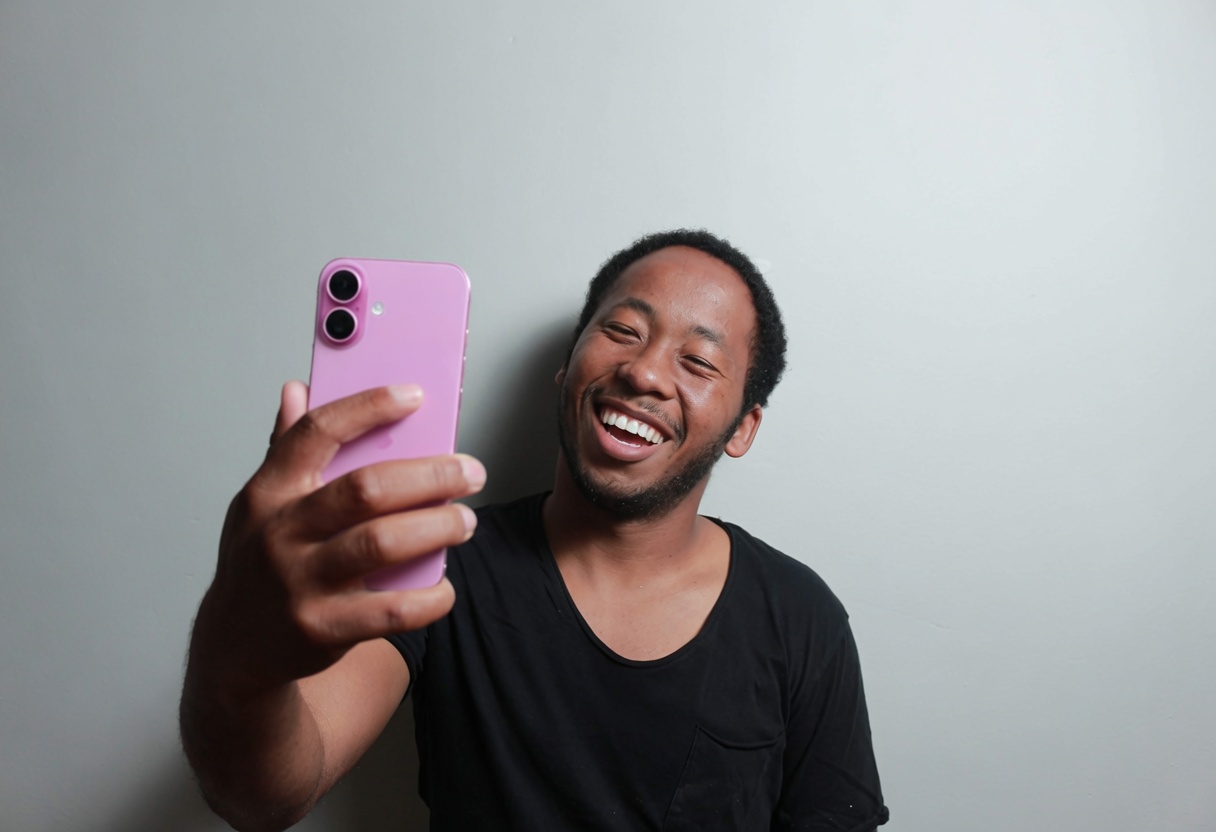 Person holding the pink phone